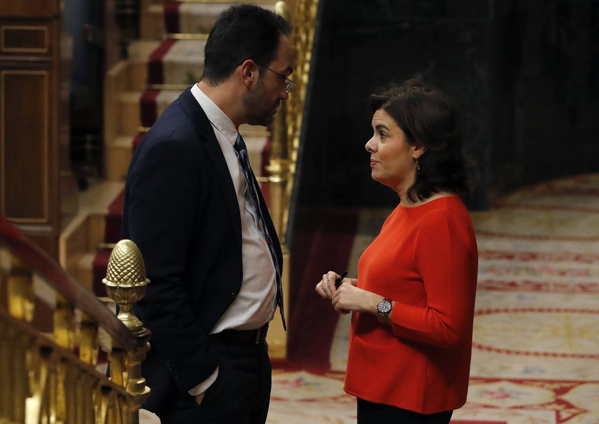 Antonio Hernando y Soraya Sáenz de Santamaría, este miércoles en el Congreso.