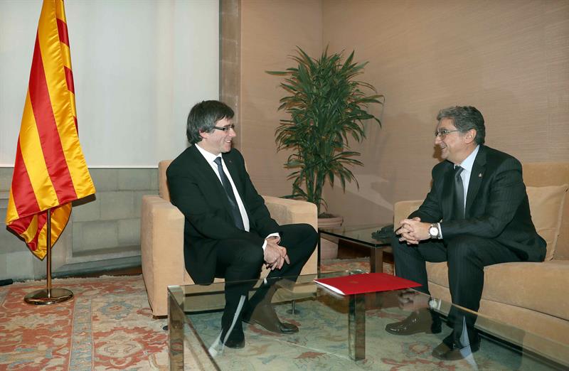 Carles Puigdemont y Enric Millo, durante la reunión.