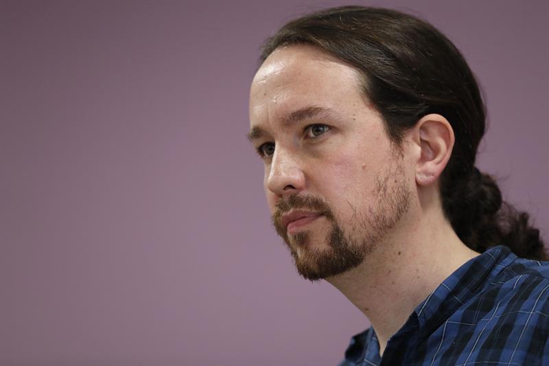 Pablo Iglesias reta a Errejón por sorpresa a una primera vuelta antes de Vistalegre