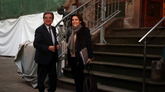636167298859573569 El delegado del Gobierno en Cataluña, Enric Millo, junto a la vicepresidenta del Gobierno, Soraya Sáenz de Santamaría.