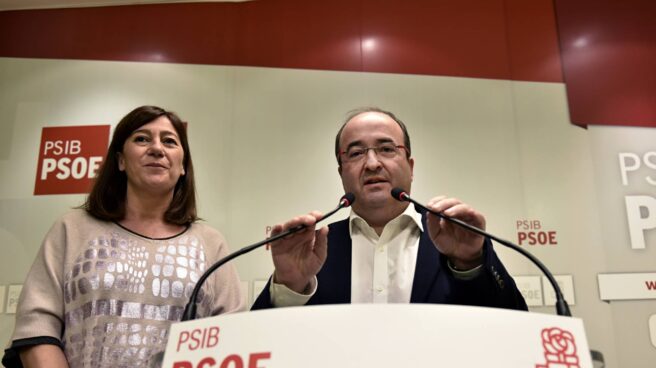 La secretaria general del PSIB-PSOE, Francina Armengol, junto al secretario del PSC, Miquel Iceta.