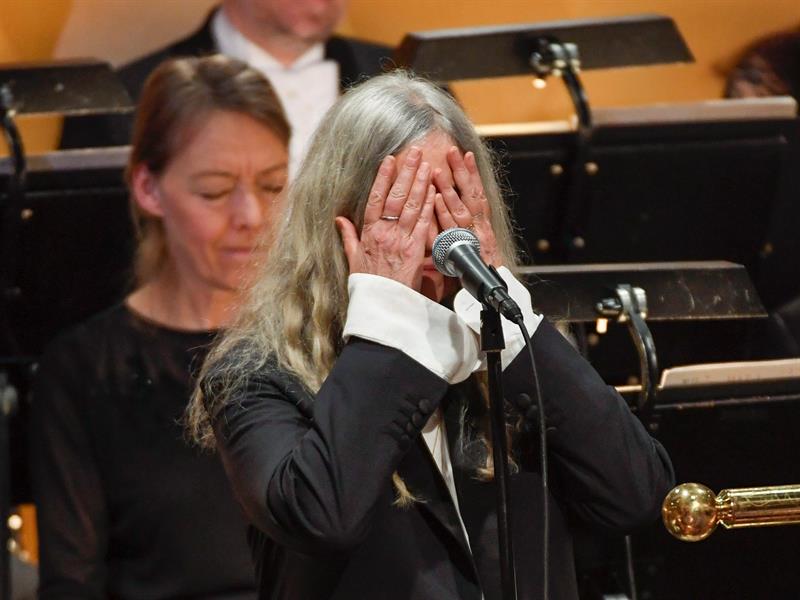 Patti Smith durante la ceremonia de los Nobel.