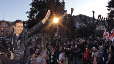 Un Sánchez cada vez más solo, contra la gran coalición: "El PSOE es de izquierdas"