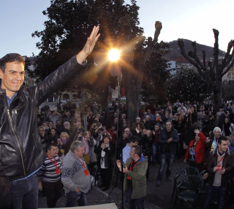 Un Sánchez cada vez más solo, contra la gran coalición: "El PSOE es de izquierdas"