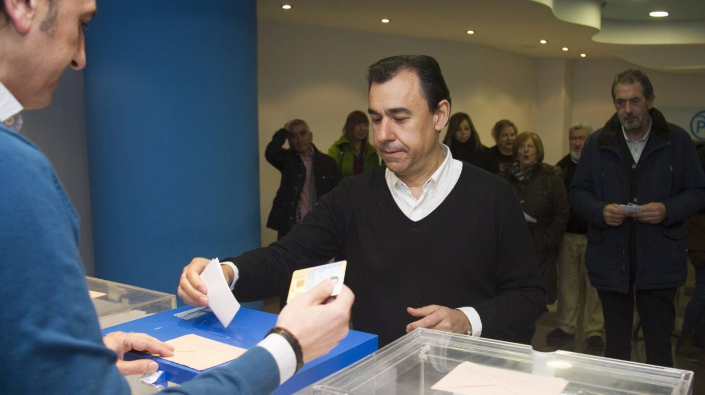 Fernando Martinez-Maillo vota el sábado en las elecciones de compromisarios de Zamora.