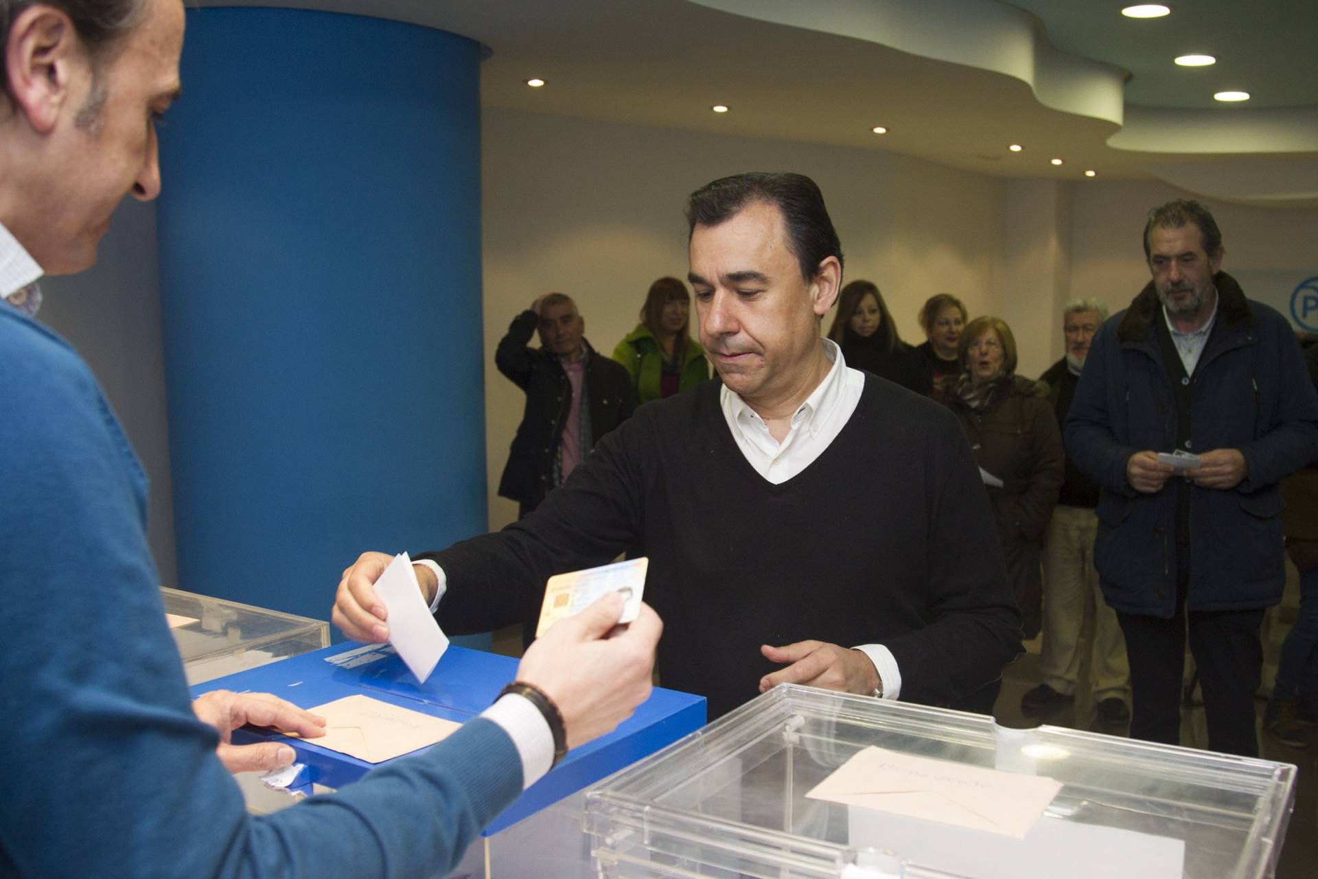 Fernando Martinez-Maillo vota el sábado en las elecciones de compromisarios de Zamora.