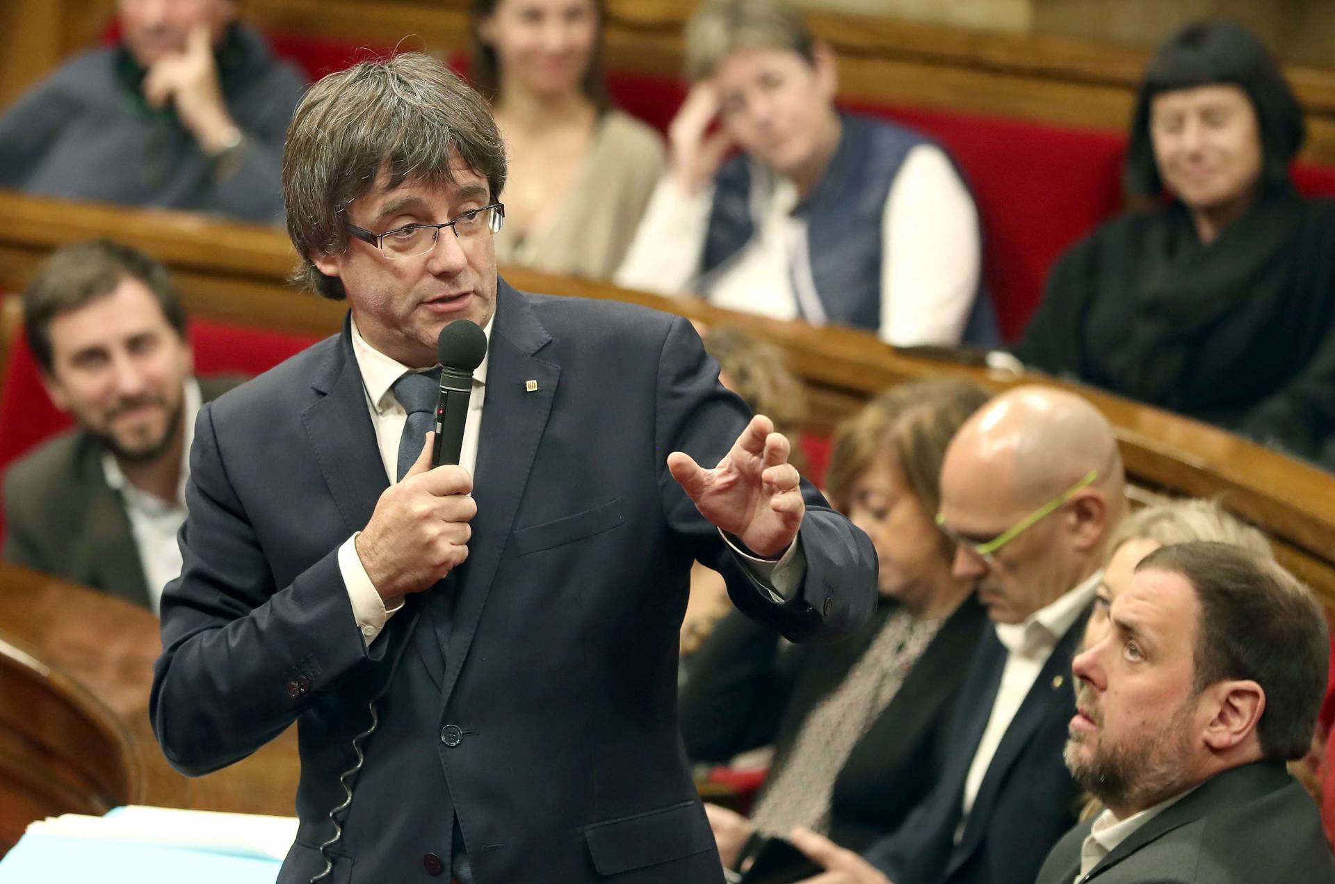 El presidente de la Generalitat, Carles Puigdemont, durante su intervención en el Parlamento catalán.