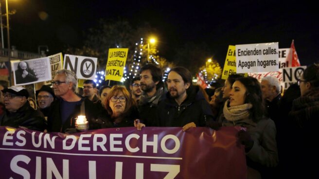 Pablo Iglesias, junto a Rafa Mayoral e Irene Montero, en una manifestación contra la pobreza energética, este miércoles.