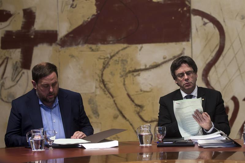 Oriol Junqueras y Carles Puigdemont, en una reunión del Govern.