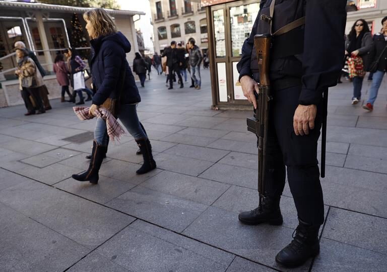 Zoido asegura que no tienen "indicio concreto" de atentado y condena los bulos