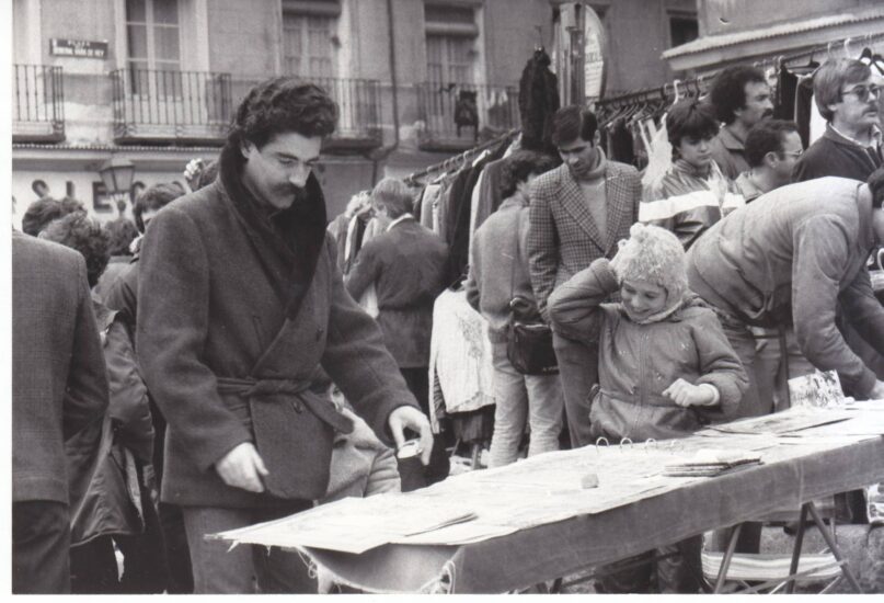 Alberto Gómez Font en El Rastro a principios de los 80.