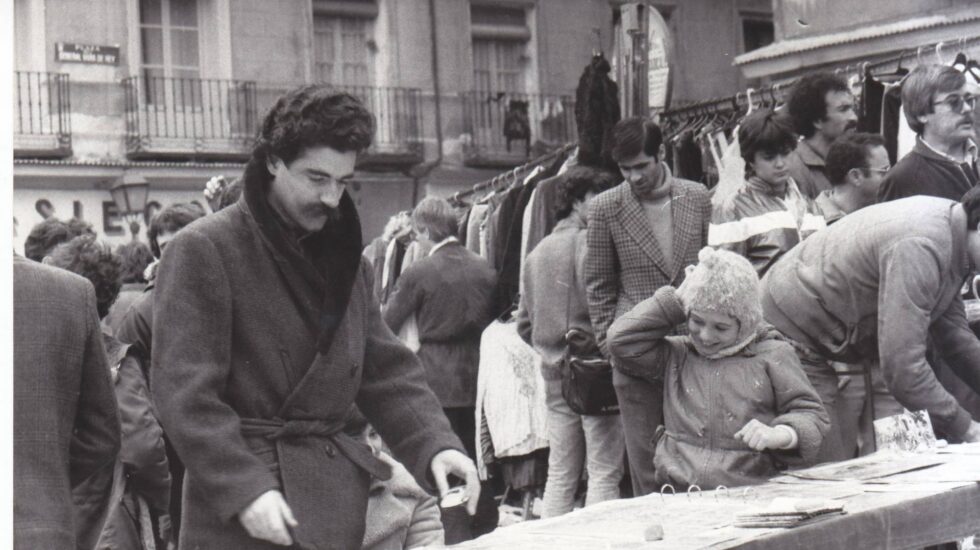 Alberto Gómez Font en El Rastro a principios de los 80.
