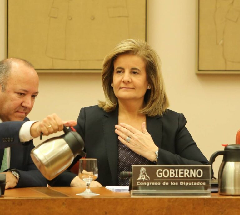 Ampliar el permiso de paternidad a un mes absorberá la mitad del alza de cotizaciones