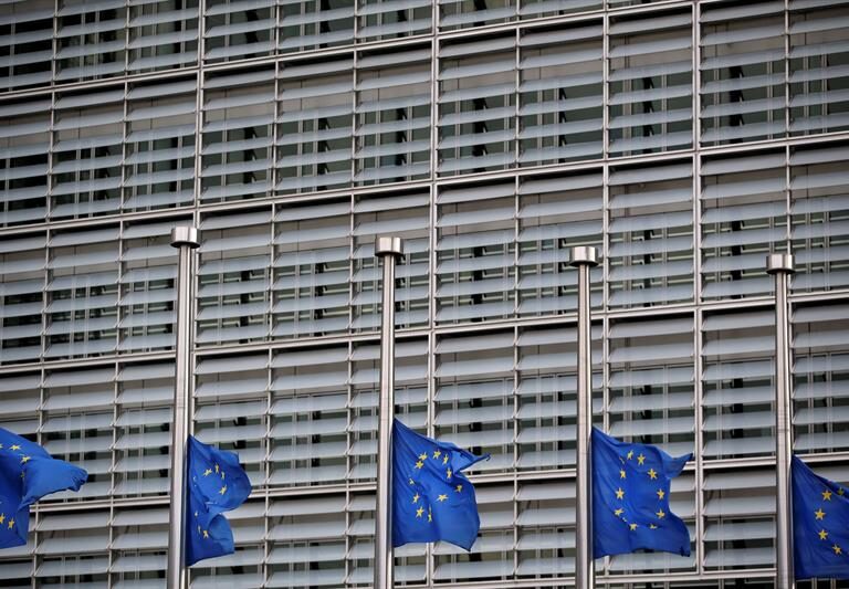 Bruselas advierte de que España no cumplirá el déficit en 2017 pese a crecer al 2,8%
