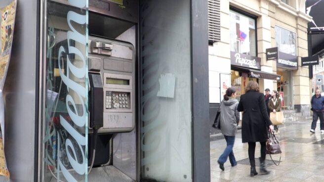 captura-de-pantalla-2016-12-16-a-las-13-19-00 Cabina telefónica en la Gran Vía de Madrid.