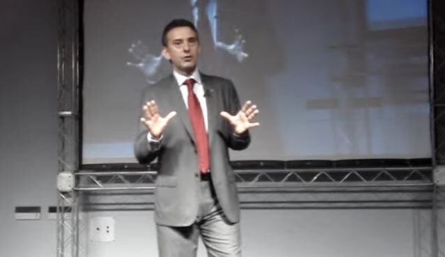 Germán Cardona, durante una charla a sus empleados. Germán Cardona, durante una charla a sus empleados.