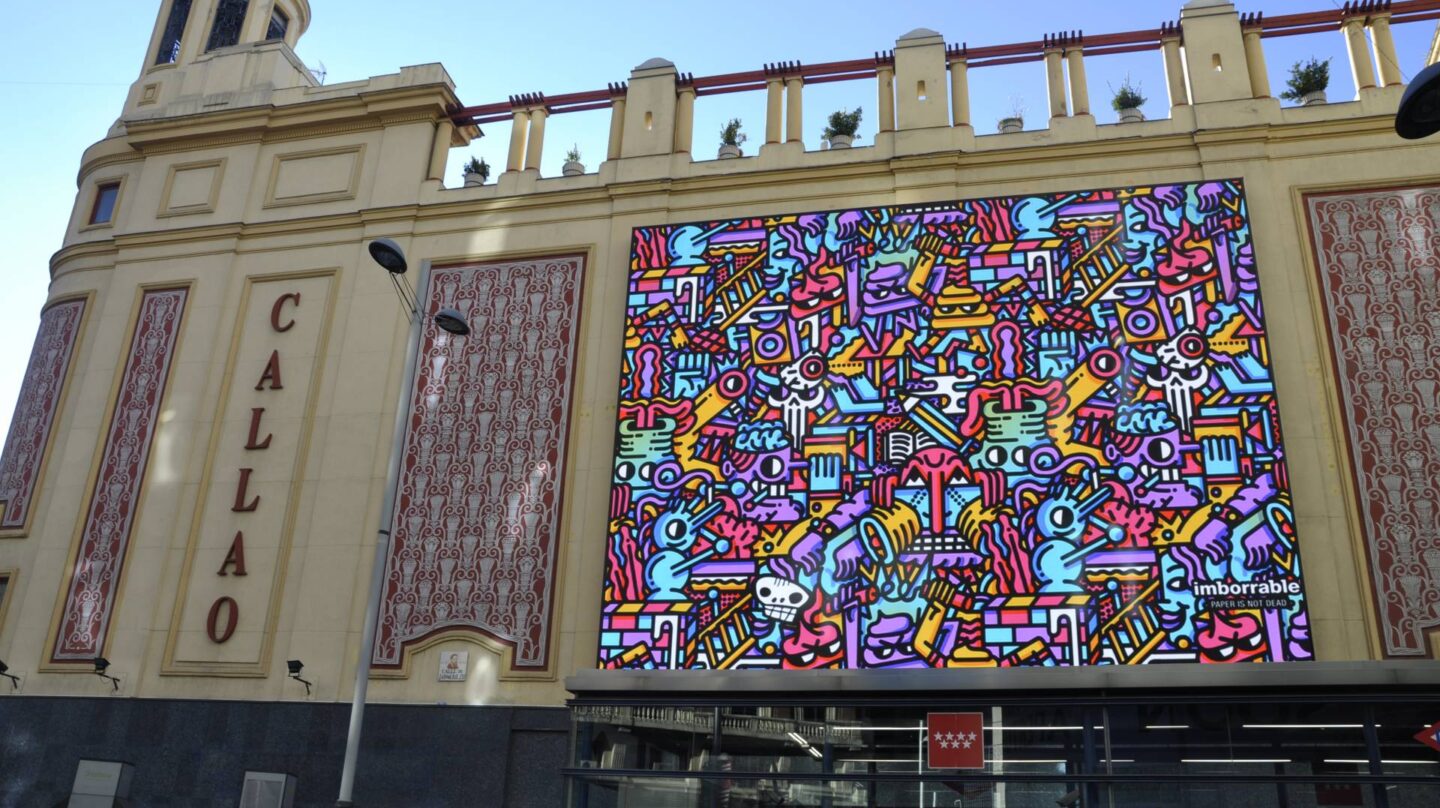 Las pantallas gigantes de los Cines Callao con la obra de Juan Díaz Faes.