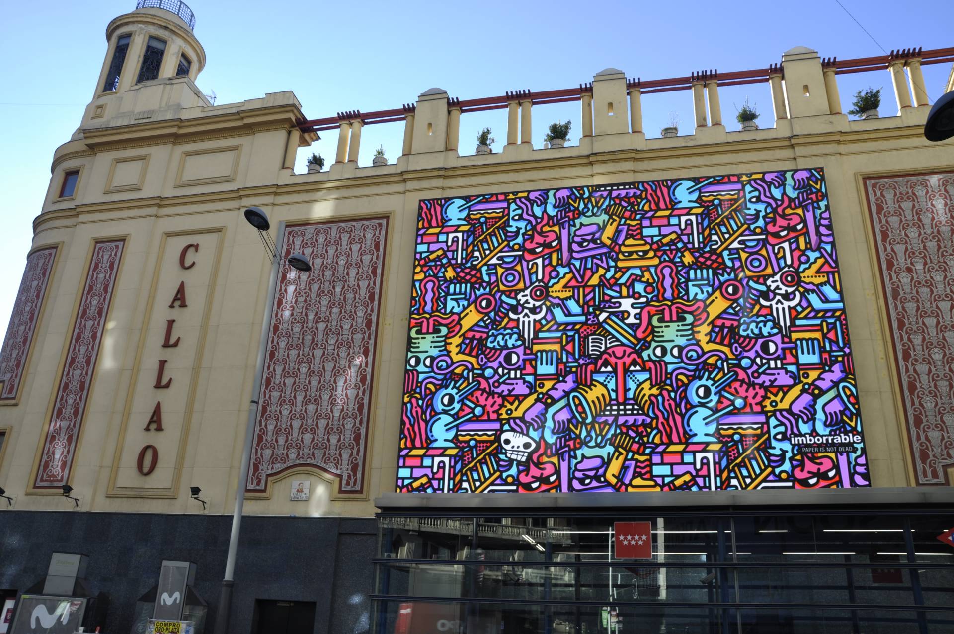 Las pantallas gigantes de los Cines Callao con la obra de Juan Díaz Faes.