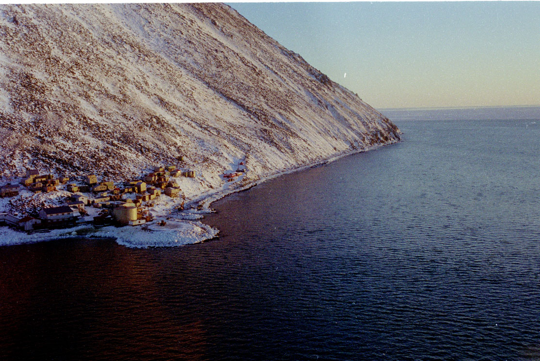 Vista aérea de la localidad de Diomede, la última frontera entre Estados Unidos y Rusia.