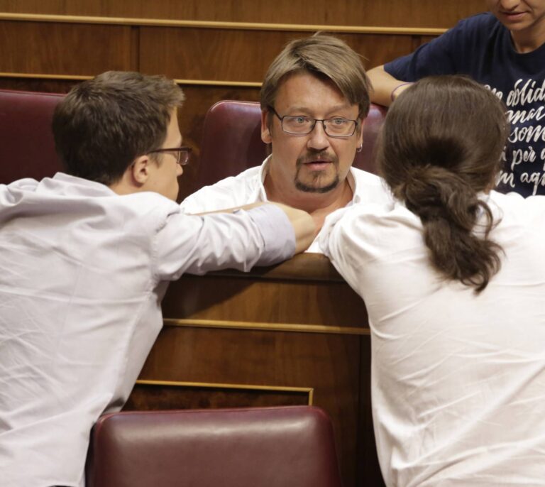 Un afiliado demanda a Podemos y pide al juzgado suspender las primarias donde se presenta Domènech