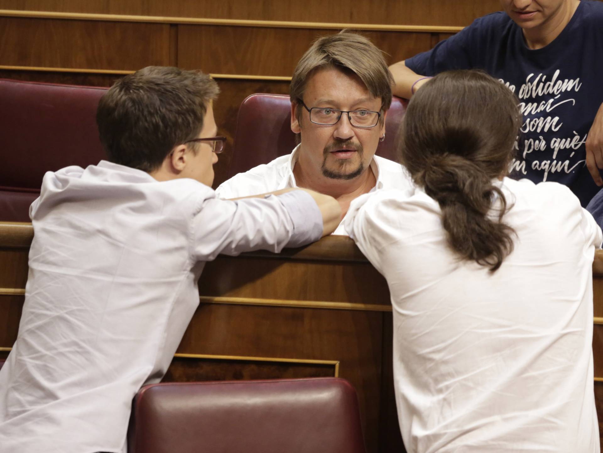 Xavier Domenech, conversando en el Congreso de los Diputados con Pablo Iglesias e Iñigo Errejón.