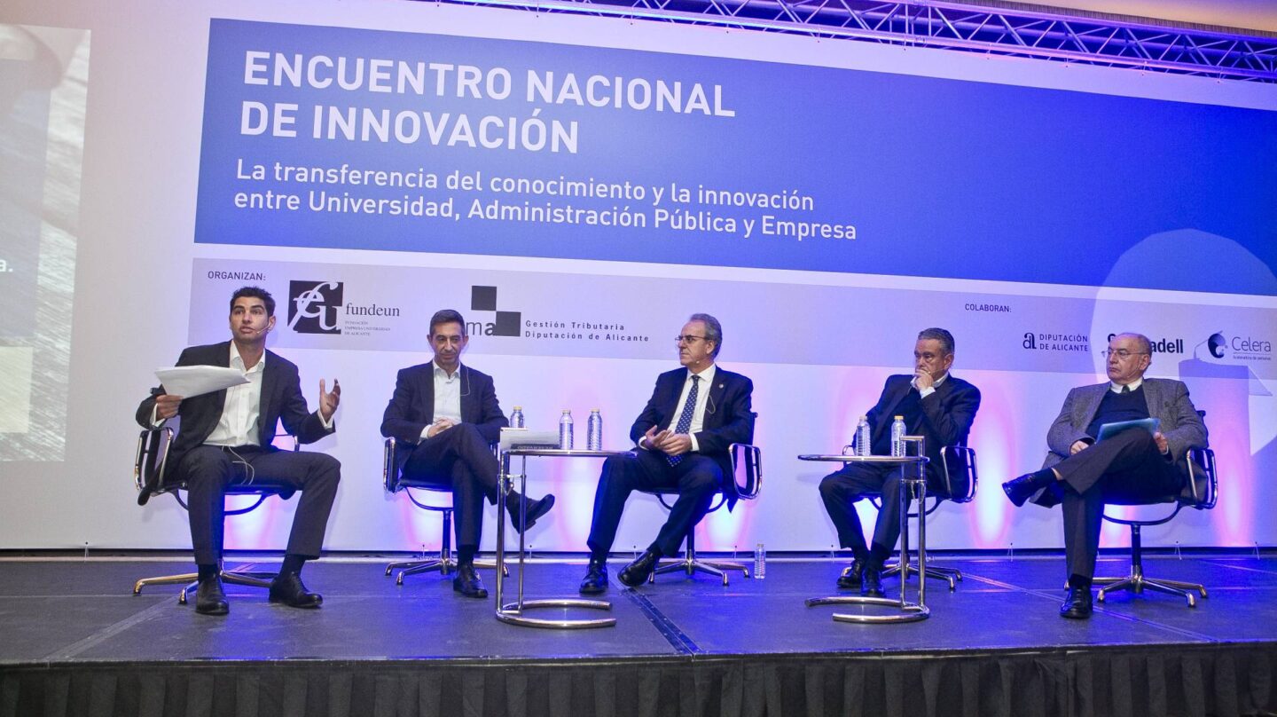 Los ponentes, durante un momento del I Encuentro Nacional de Innovación.