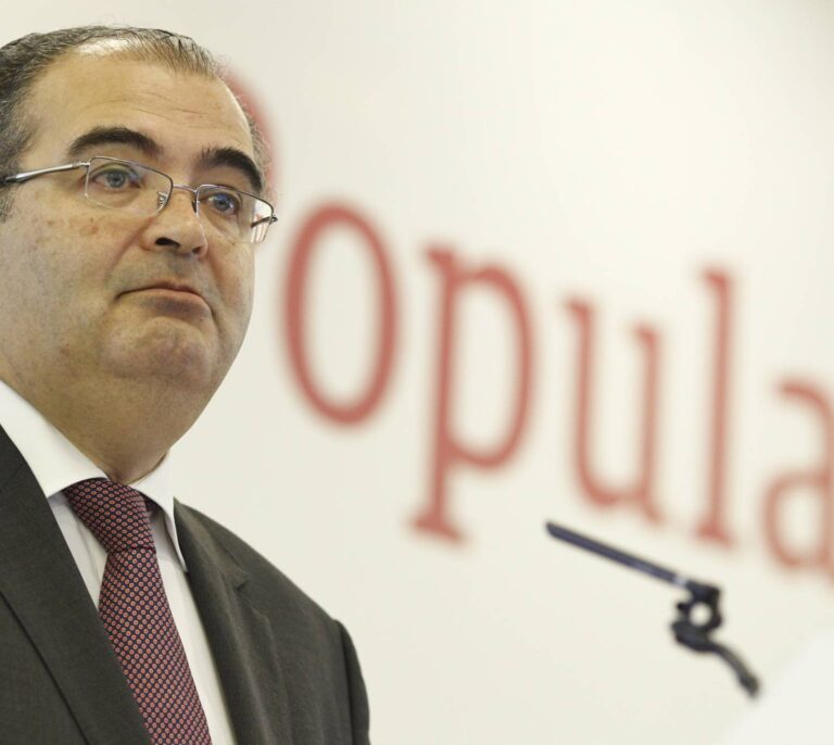 Popular encarga a Garrigues y Sagardoy informes para justificar la pensión de Ron