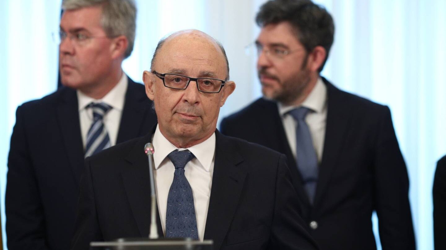 Cristóbal Montoro y los secretarios de Estado José Enrique Fernández y Alberto Nadal.