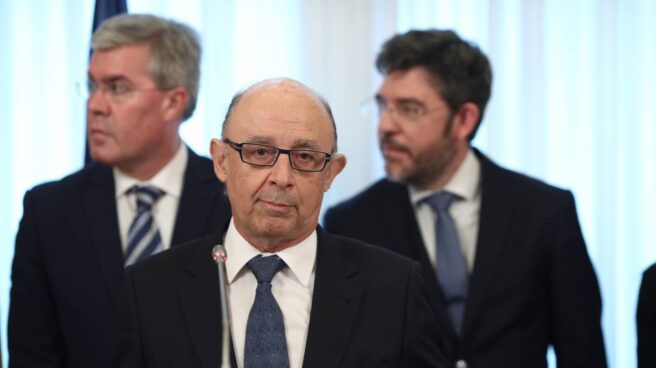 fotogaleria_6007650_0 Cristóbal Montoro y los secretarios de Estado José Enrique Fernández y Alberto Nadal.