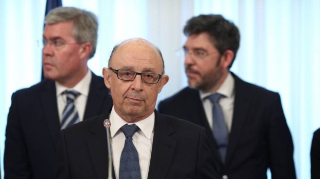 Cristóbal Montoro y los secretarios de Estado José Enrique Fernández y Alberto Nadal.