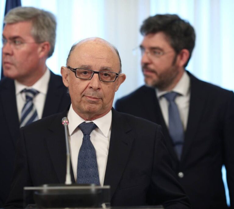 El Gobierno no fijará la subida salarial de los funcionarios antes del 21-D pese a la presión sindical
