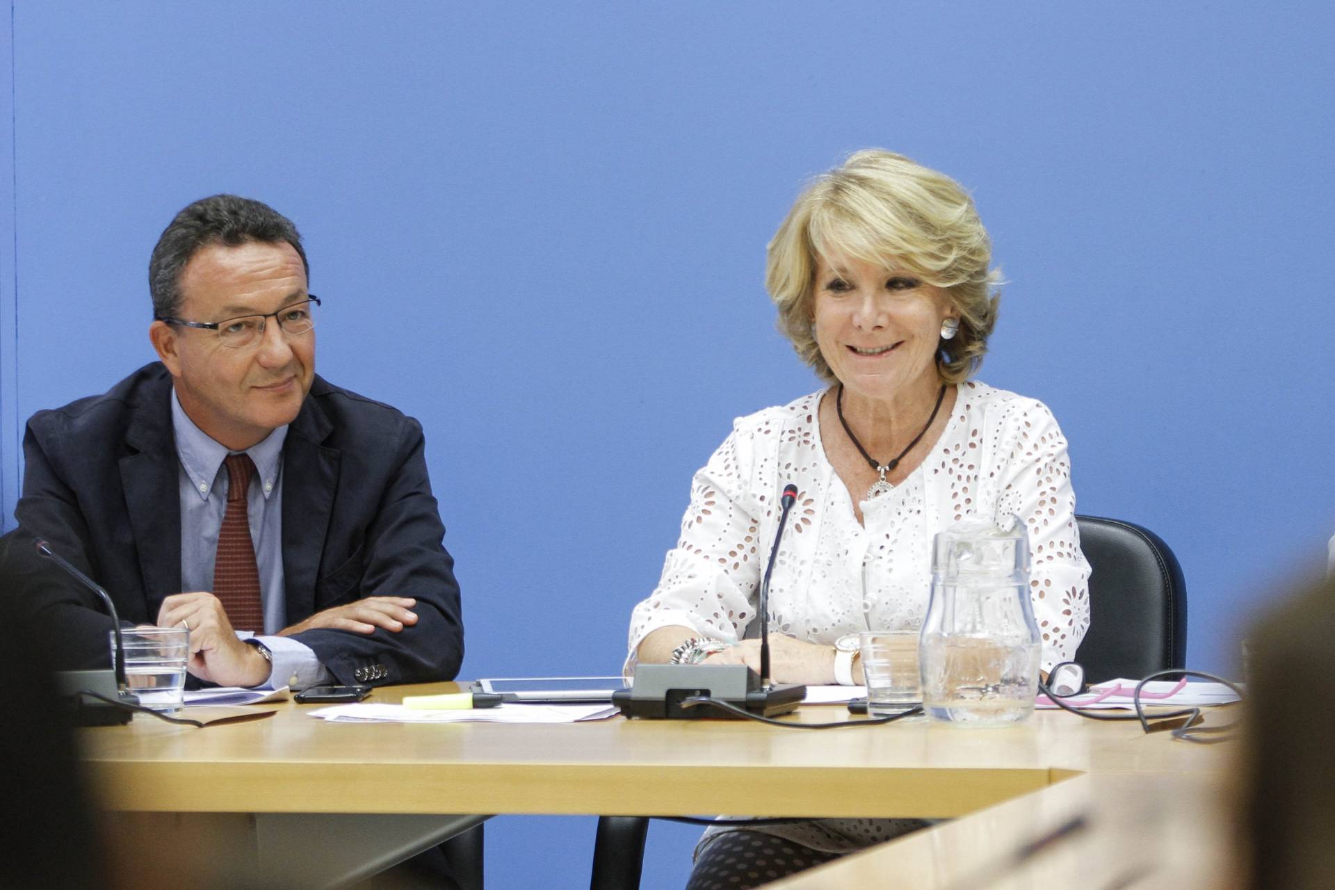 Iñigo Henríquez de Luna, junto a Esperanza Aguirre.