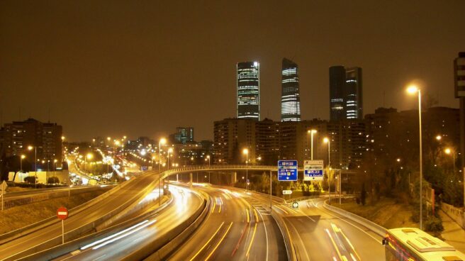 La M-30 de Madrid, de noche.