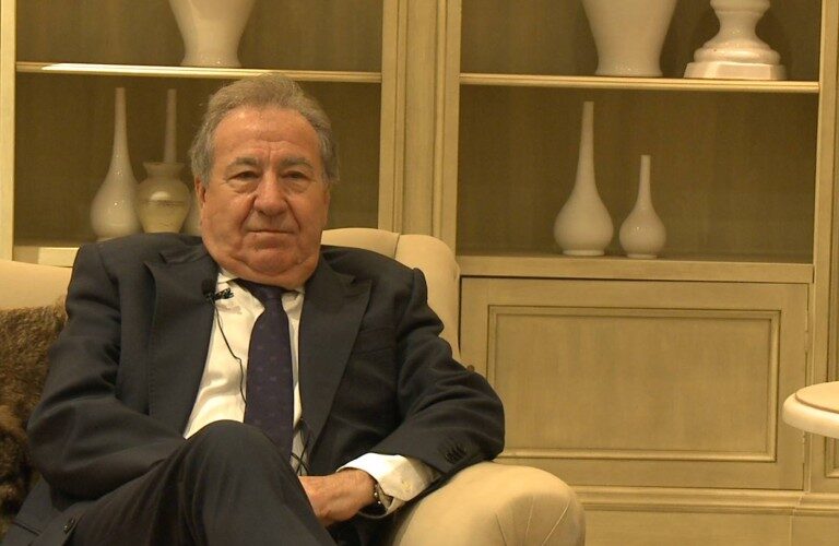El empresario que simuló besar a Teresa Rodríguez pide la absolución porque era una "broma"
