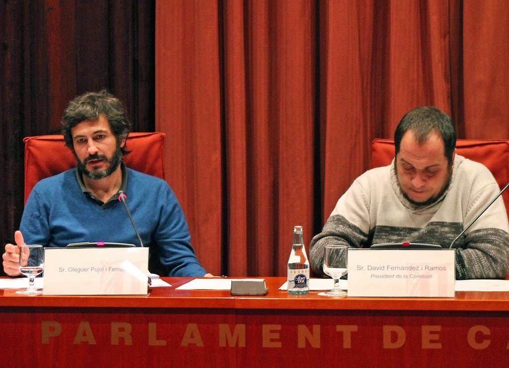 Oleguer Pujol (izquierda), en el Parlamento de Cataluña en el año 2015.