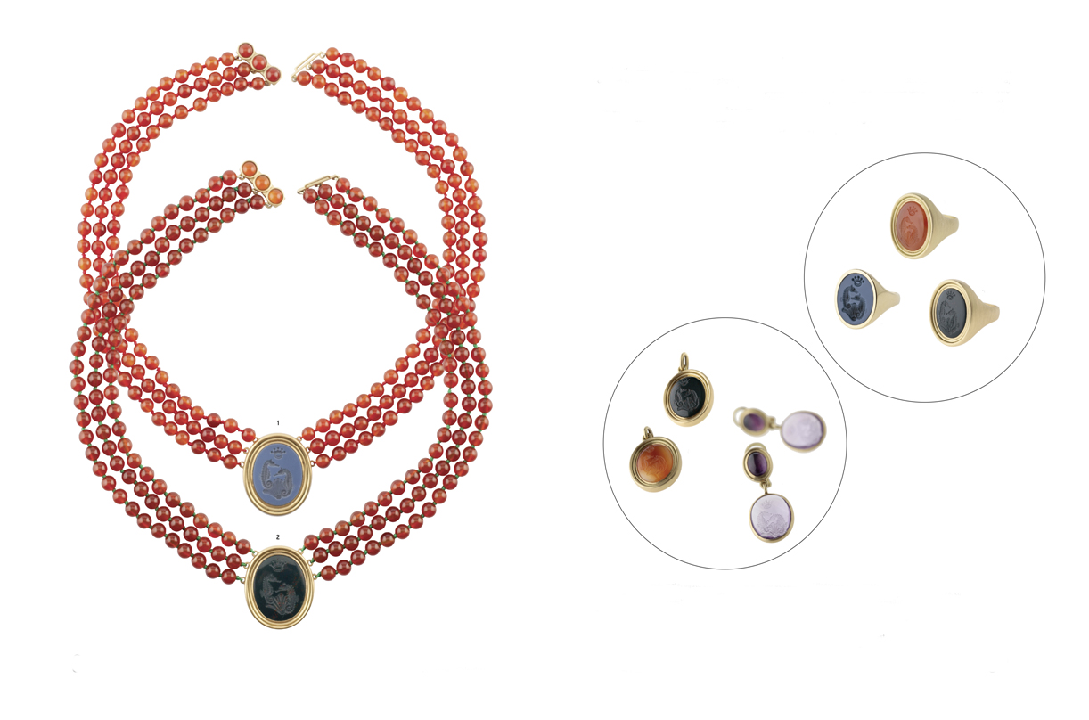 A la izquierda, dos collares de la colección 'Sesenta'. A la derecha, arriba, anillos de la serie 'Sesenta. Abajo, pendientes y medallas también de la serie 'Sesenta'.