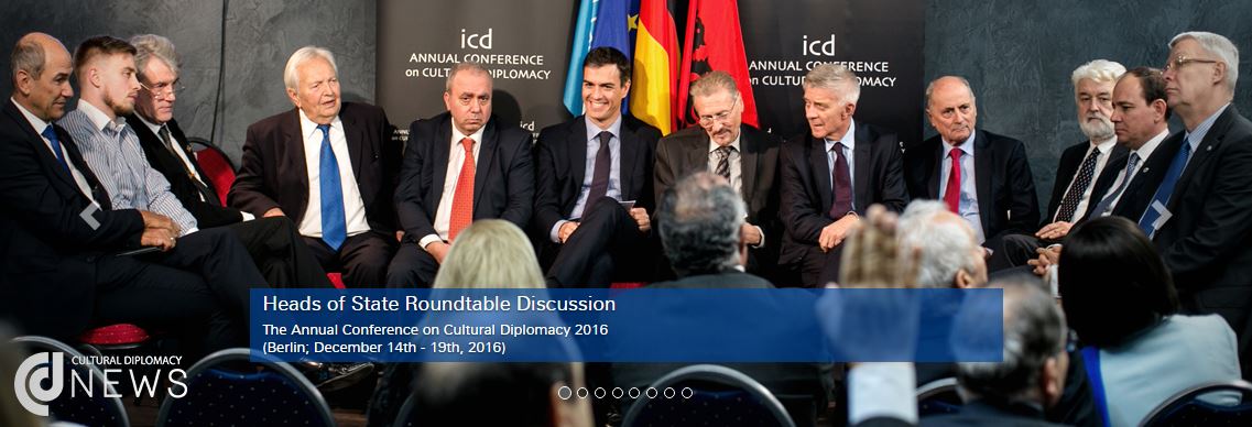 Pedro Sánchez, junto al resto de conferenciantes del ICD