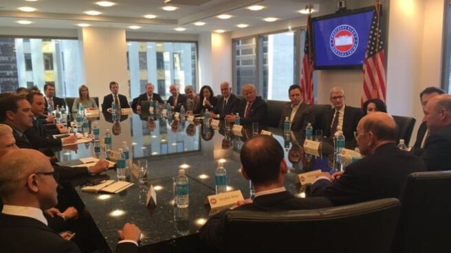 El presidente electo, Donald Trump, en la reunión con los líderes de la industria tecnológica.