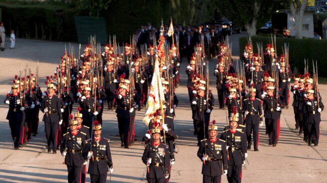 uniforme-de-gala-basico-guardiareal-org