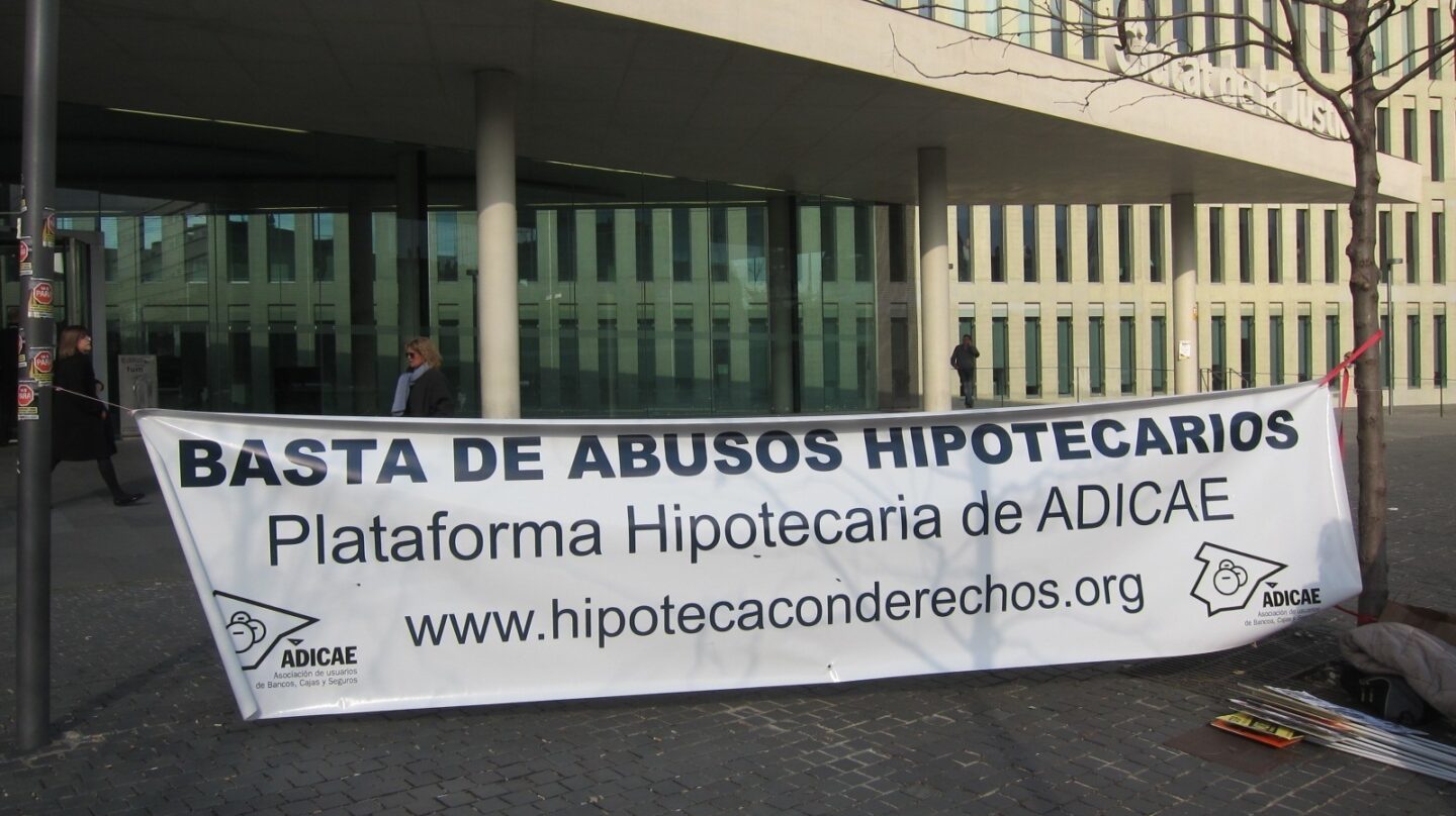 Protesta de Adicae contra los abusos hipotecarios.