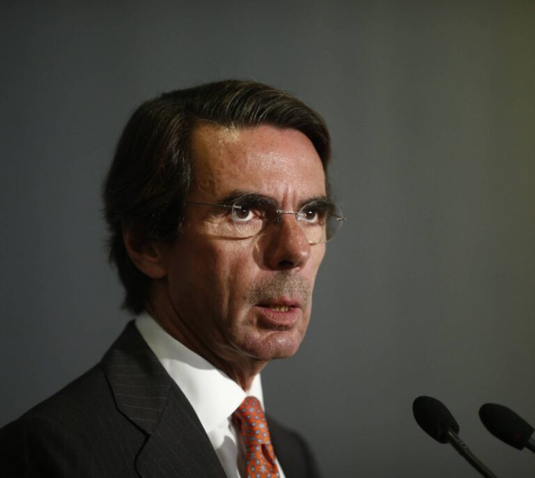 Aznar da al PP consejos de anticuario