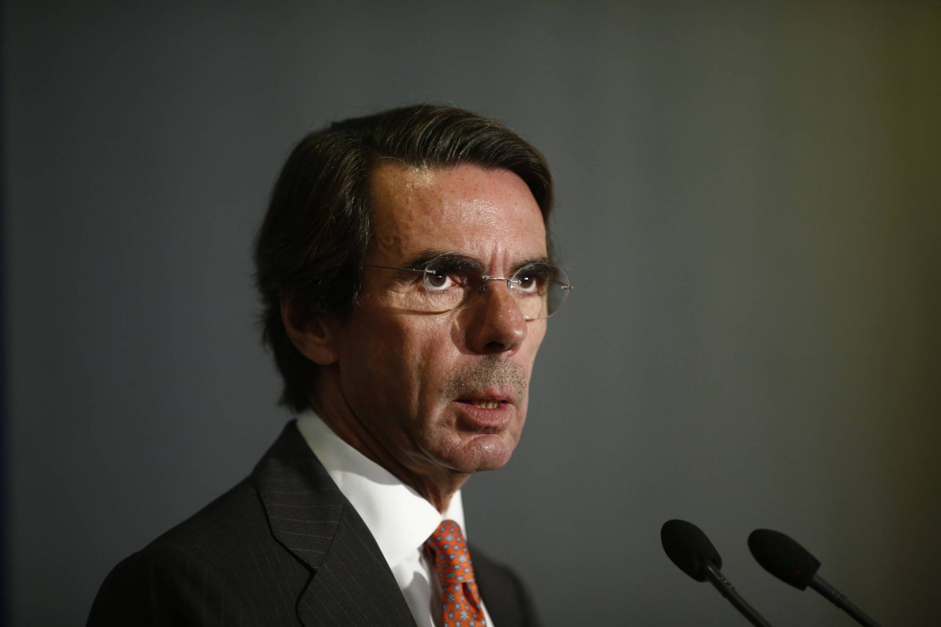 Aznar dice que hay que dar a los independentistas el trato de "golpistas"