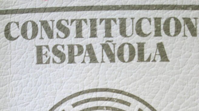 Un ejemplar de la Constitución Española editada por Civitas.