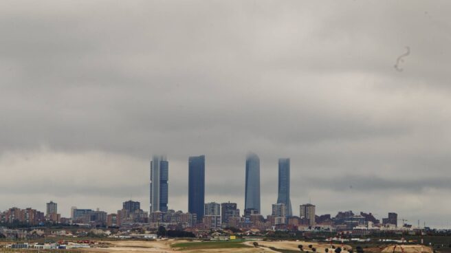 cuatro-torres Las cuatro torres de Madrid rodeadas de viviendas. Imagen de 2012.