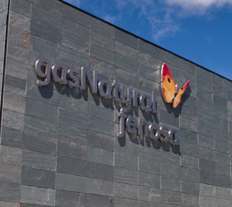 El Gobierno obligará a Gas Natural y Endesa a usar sus reservas de gas para abaratar la luz