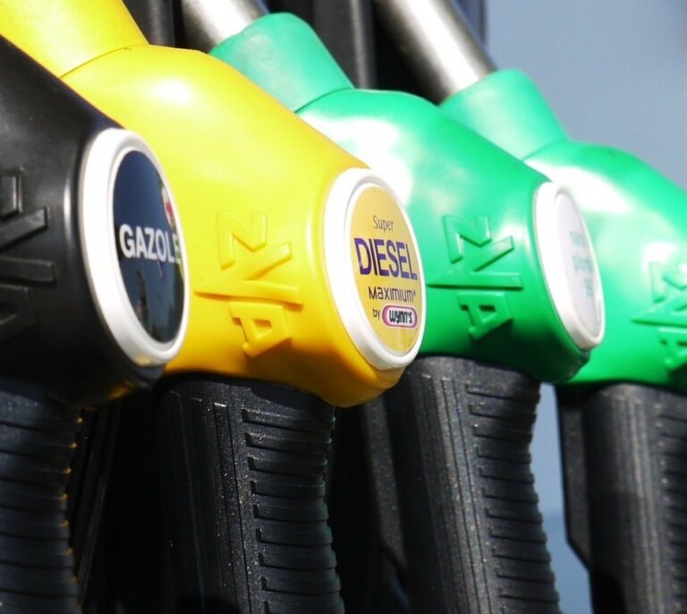 El IPC se dispara ocho décimas en diciembre por las gasolinas y acaba el año en el 1,5%