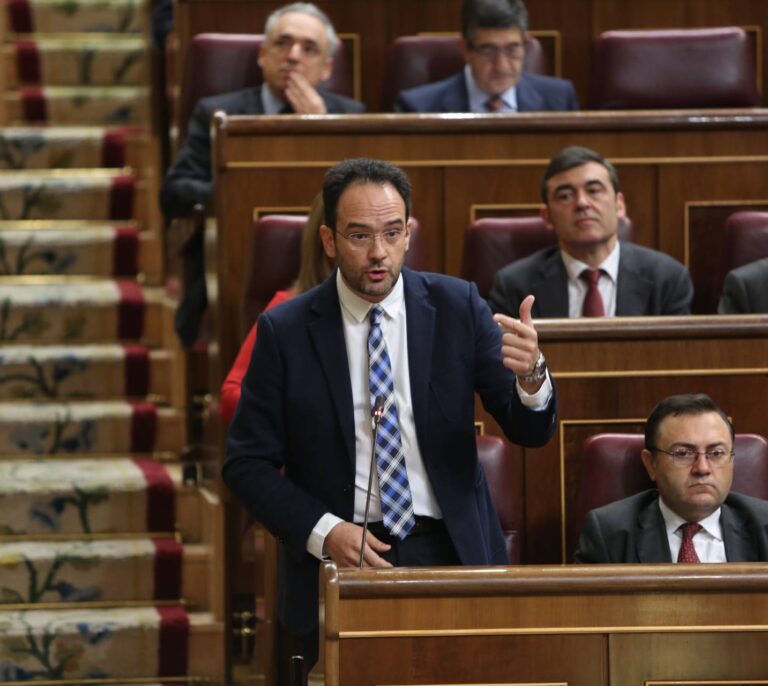 PP y PSOE ensayan una gran coalición económica y "superan" a Ciudadanos