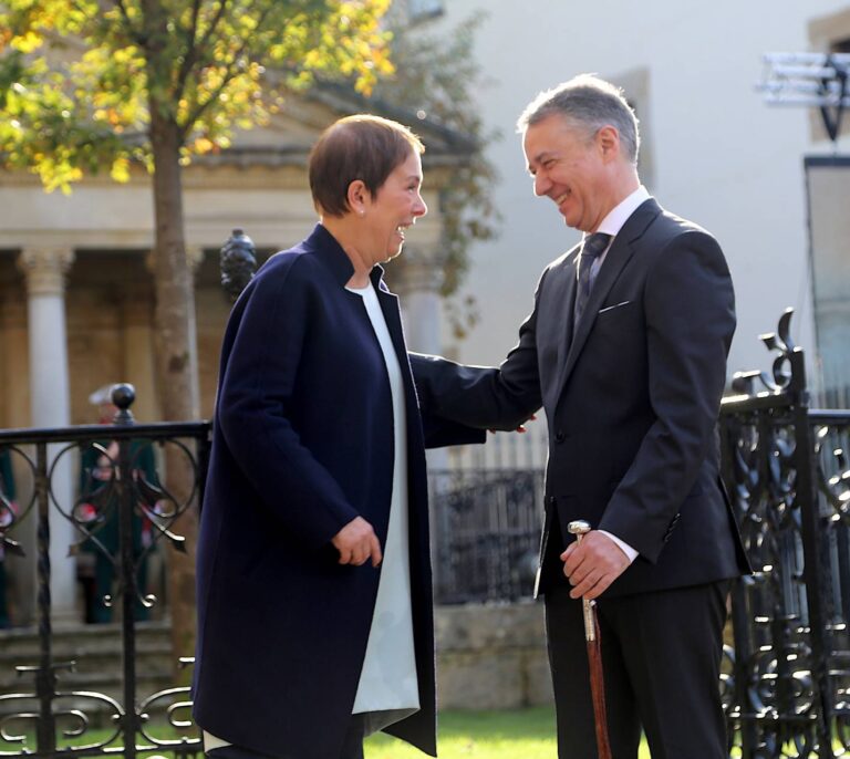 Tras el Cupo vasco, Navarra llama a la puerta de Montoro para actualizar su Convenio