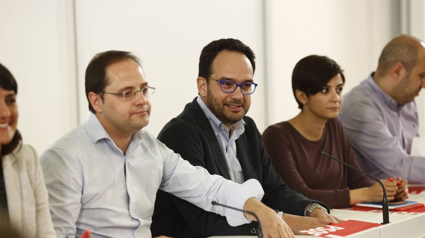 César Luena junto a Antonio Hernando.