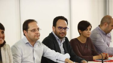 Los que dan la espalda a Sánchez